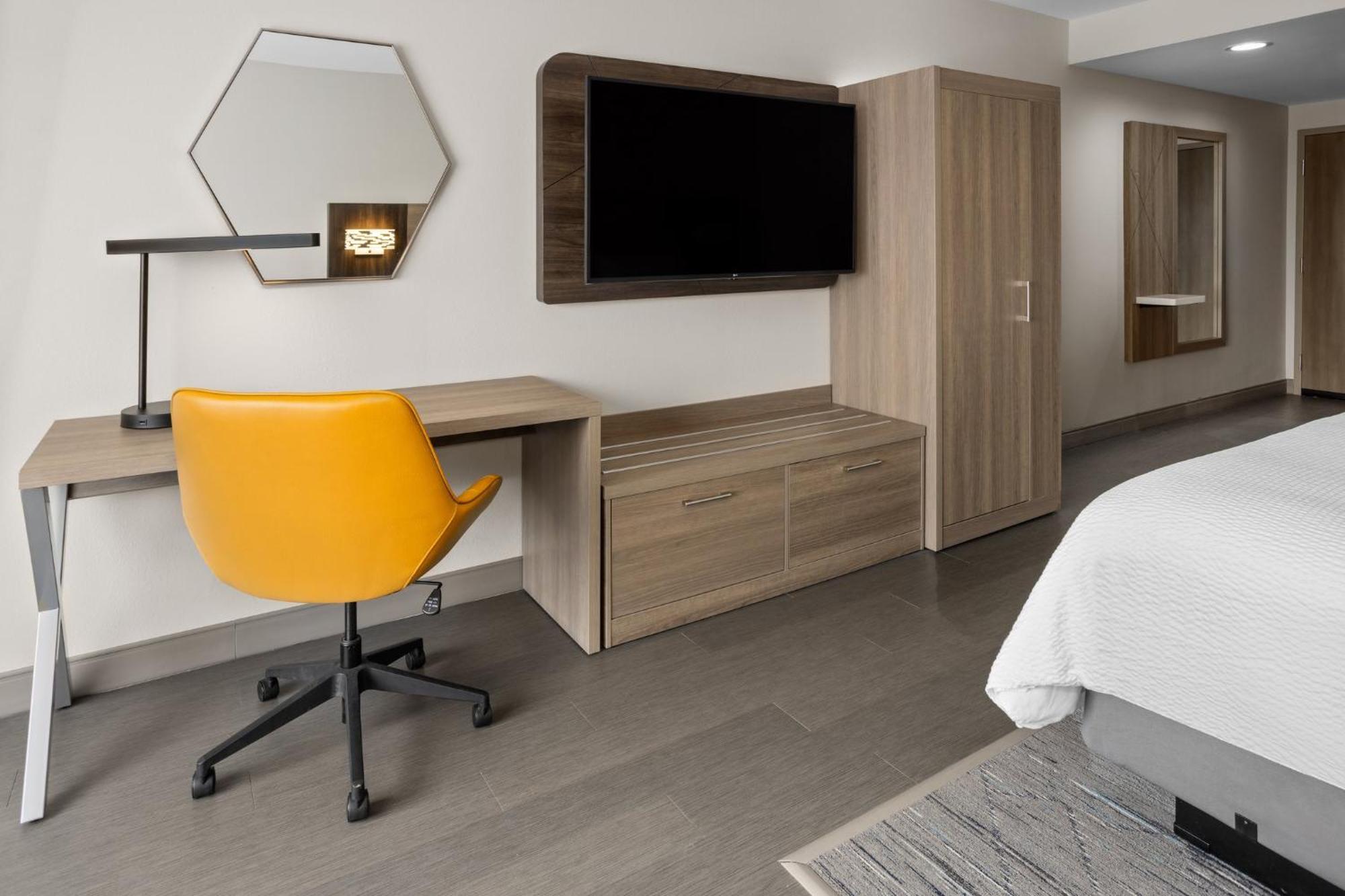 Holiday Inn Express & Suites Waynesboro East 외부 사진