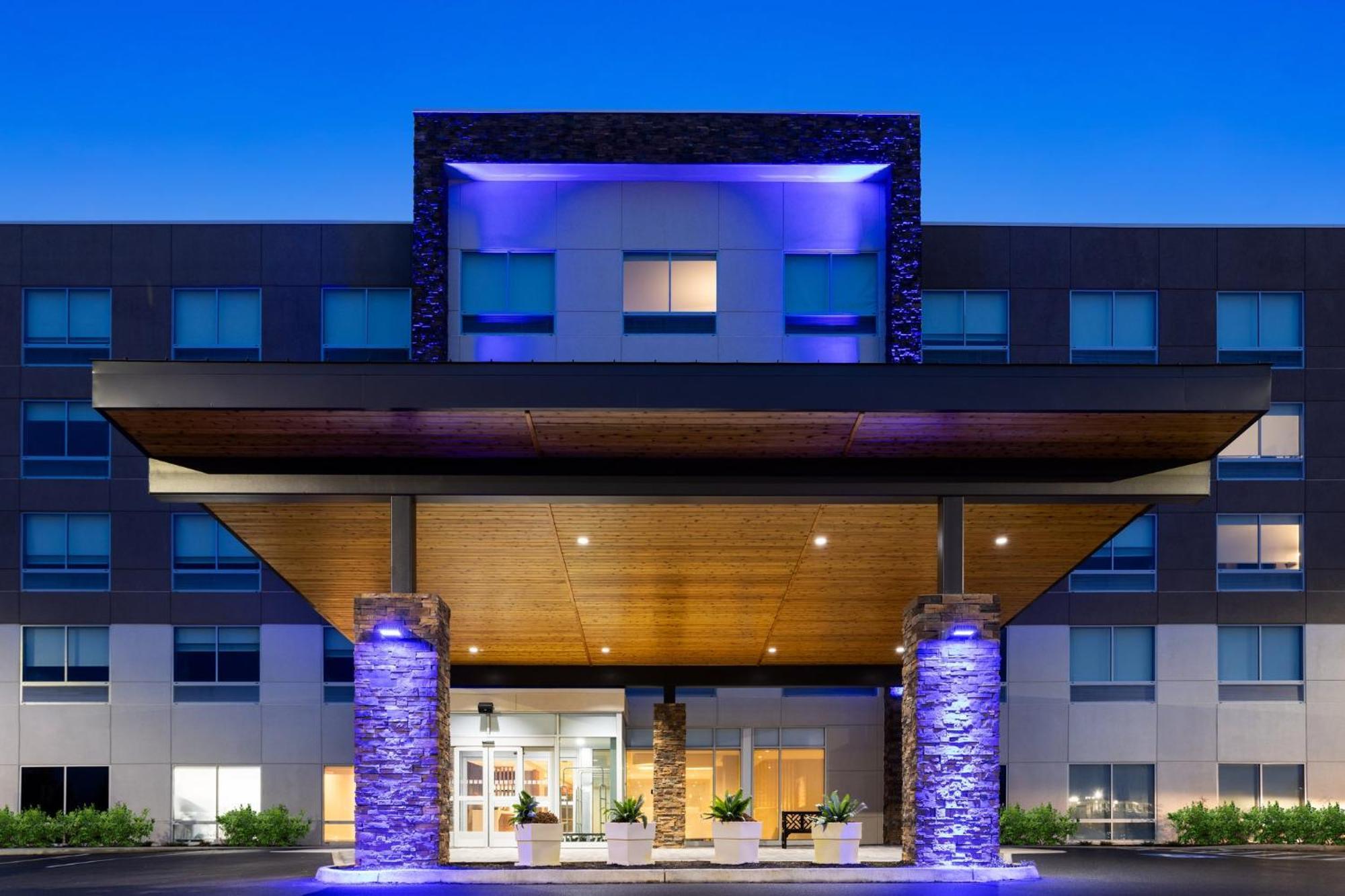 Holiday Inn Express & Suites Waynesboro East 외부 사진