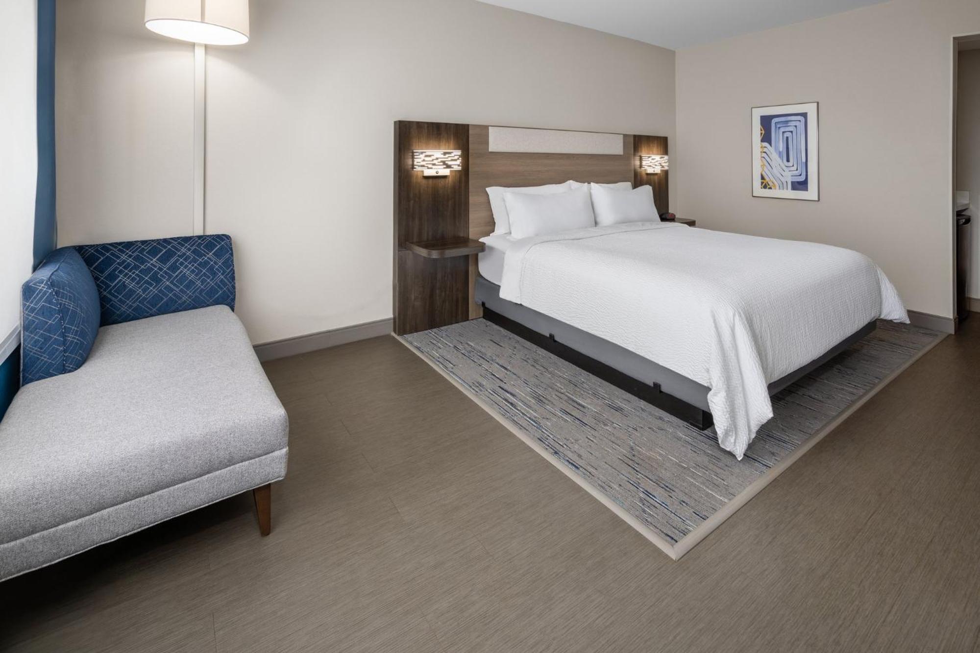Holiday Inn Express & Suites Waynesboro East 외부 사진